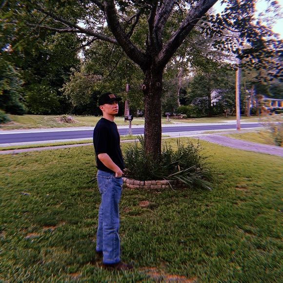 Meet your Posher, Aaron - Picture 2 of 4